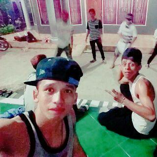 Salxxxsa's tweet photo. Semngat abng latihannya♥ @Angga_Dirgha @cahudance @arsalstop @DazeStop @yusanLife http://t.co/HC8FnNYu8T