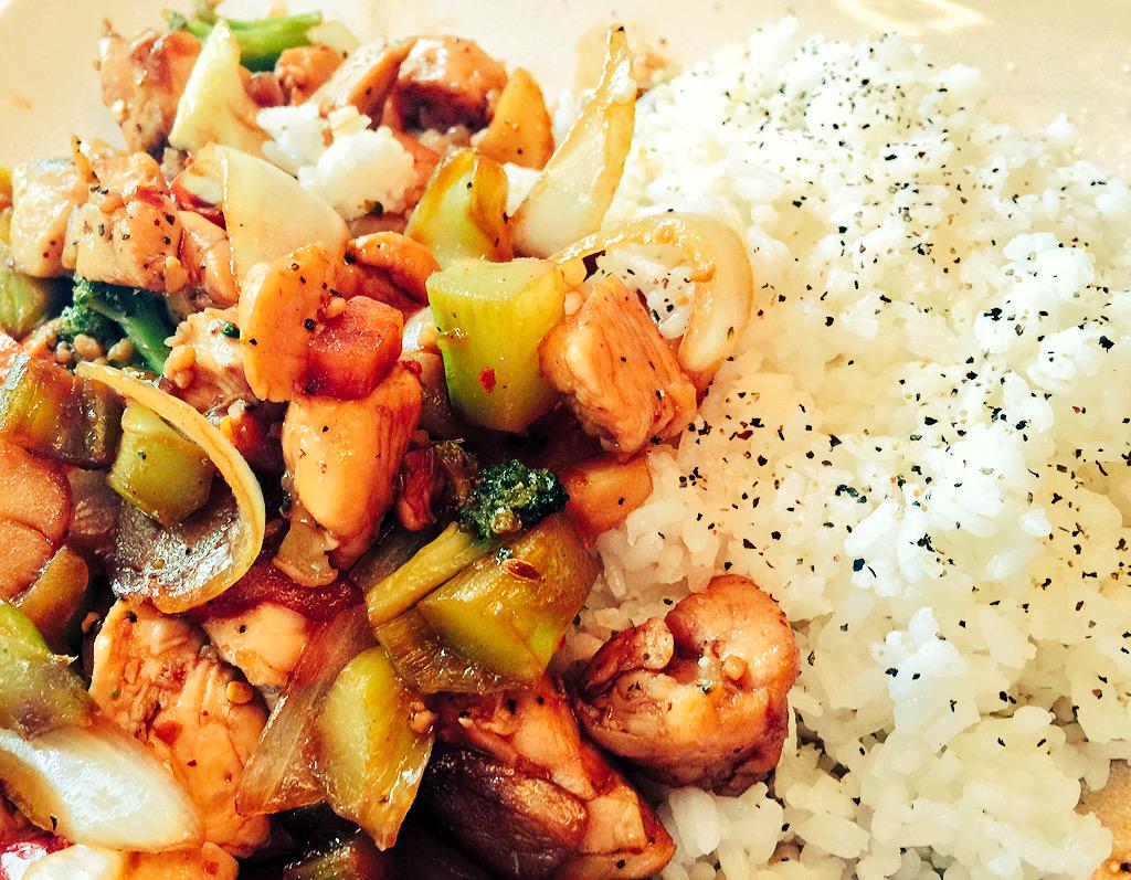 FIREQUEBBQ's tweet image. #saucehack 1/4 cup FireQue, soy, worceshire, teriyaki, sugar, 1/2 a lime (juice), 1 tsp garlic, pepper, cayenne #mix