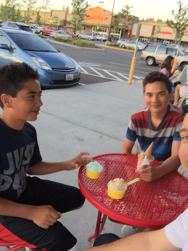 JMSchneider_'s tweet photo. Gelato is live #webehere #nuttysquirl http://t.co/cdpKNCIlsE
