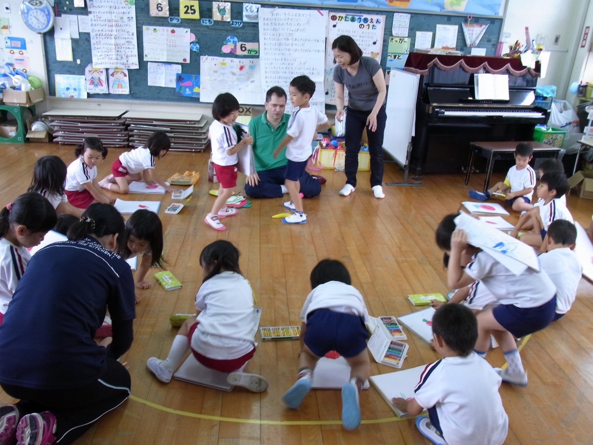 野方幼稚園 בטוויטר 英語マリー二先生と遊ぼう 6月26日 福岡女子短期大学で英語を担当してくださっているマリーニ先生が野方幼稚園 に遊びに来てくれました 果物のおもちゃを使って 英語で楽しくクイズや絵の遊び等 色々しましたよ Http T Co 1uugsevmch