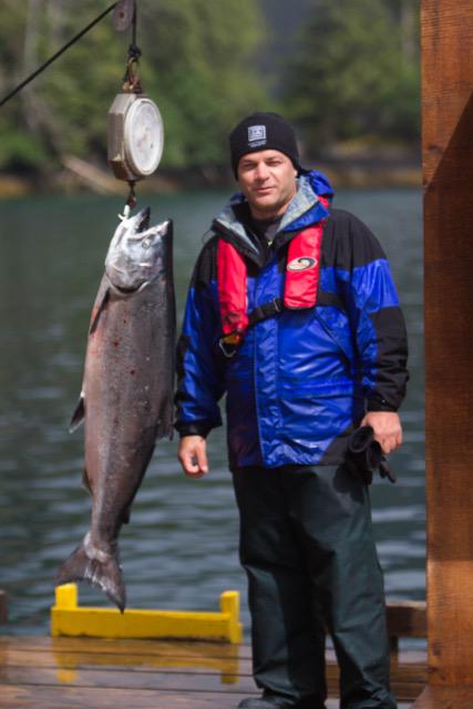 sinbintweeter's tweet photo. 42lb Chinook by Jason McInnis. Then his dad Dave took a 30lb Spring. Just another day #Englefieldbay @WC_Resorts http://t.co/dnwVjDsA4e