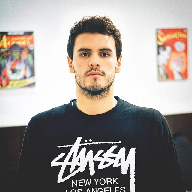 Renatose92's tweet photo. Chronicles @stussy #stussy #stussyworldwide #freshnessmag #freshness #vsco #vscocam #selfi⦠http://t.co/AExLNTz8a0 http://t.co/ypNikE8quQ
