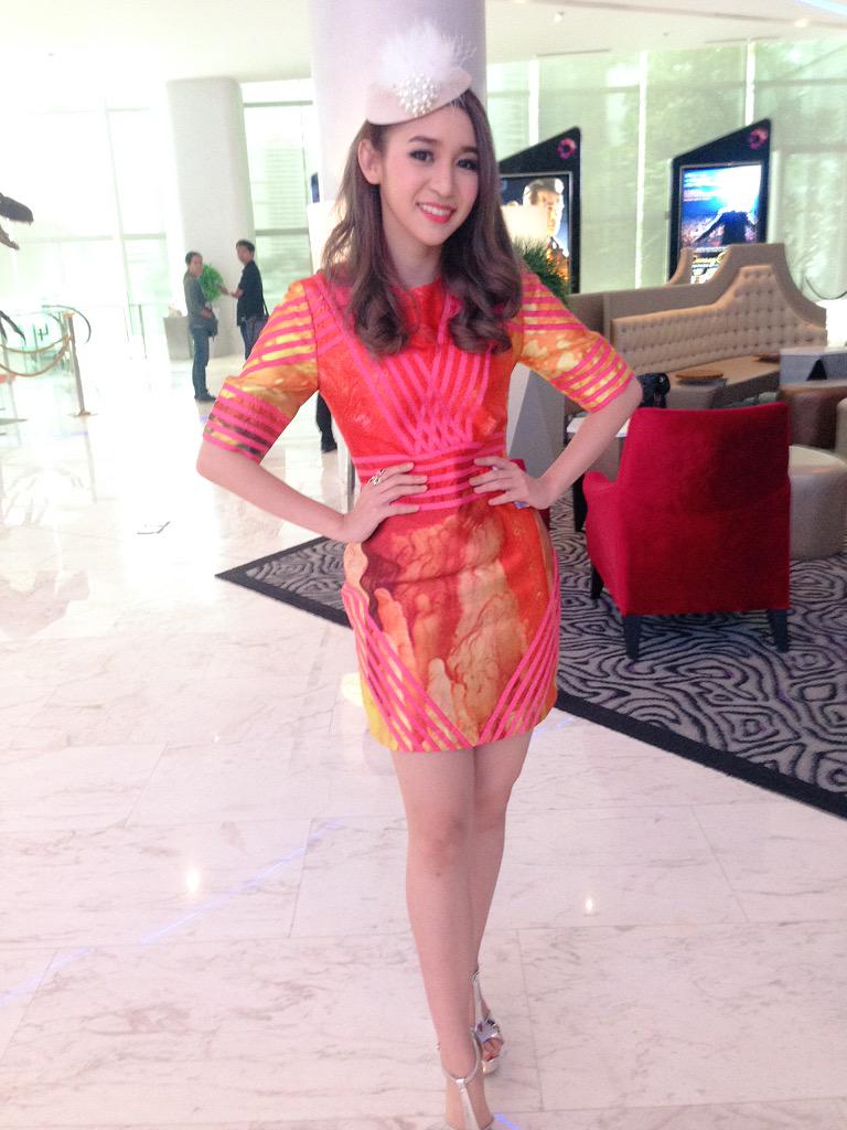 nanjiraaf10_fc's tweet photo. แนนจิราที่ Emquartier Cineart ค่าาาาา #af10 #nanjira http://t.co/TgJybSaF8x