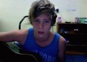 itsonlyandy_'s tweet photo. Hey Hemmo1996🐧
you probably will never see this
but if this tweet gets 700+RTs
could you please follow me?
@Luke5SOS http://t.co/kPirL4EP4H