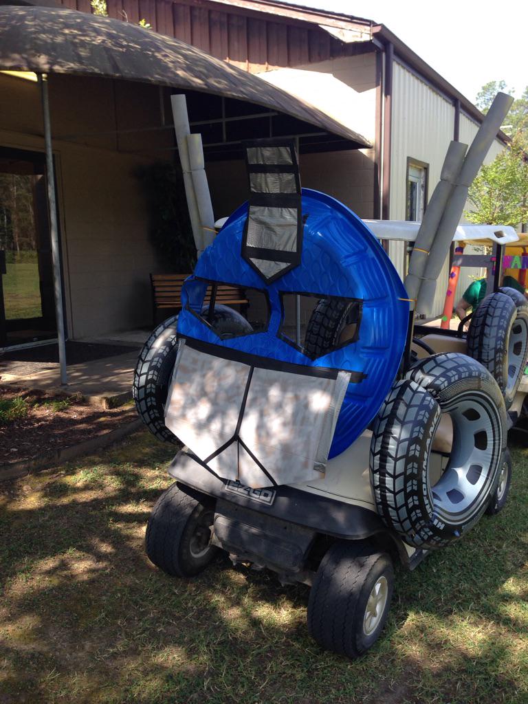 ArDistSS's tweet image. One of the cool Transformer carts in the parade today #arkidscamp15 @nickmahaney