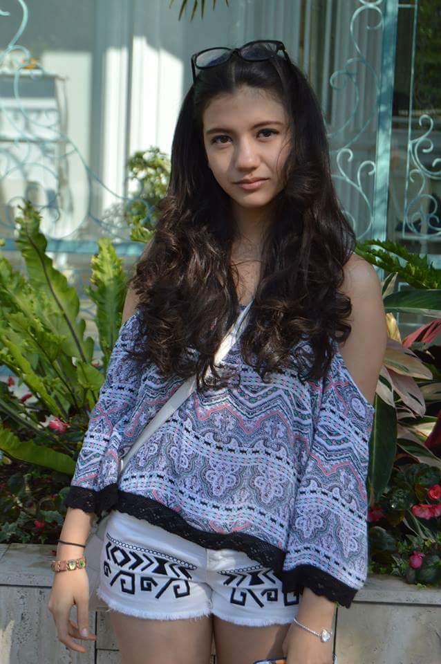 mialeee67's tweet photo. Cassie @cassandrasleee in Holiday Times. Buat semua Selamat liburan sekolah ya! :) http://t.co/W5FWFwDiMM