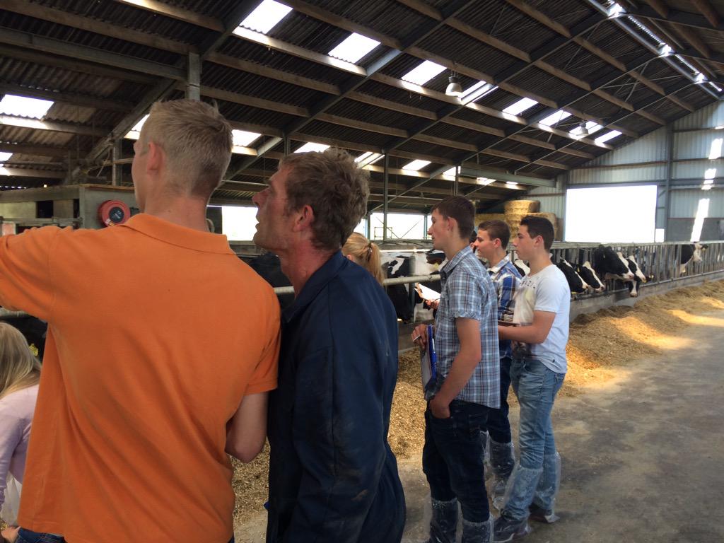 ValaconDairy's tweet photo. Workshop "koeien kijken" gegeven aan leerlingen Prinsentuin College MBO Breda. #aoc #onderwijs #breda http://t.co/VvLBbK8L0u