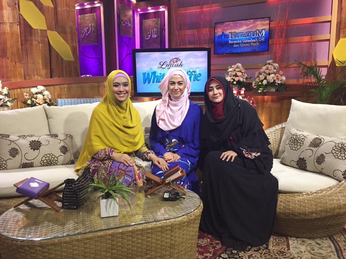 RT <a href="/NinaZatulini/">Nina Zatulini</a>: After taping Kultum Trans TV. Ditunggu tayangnya :)