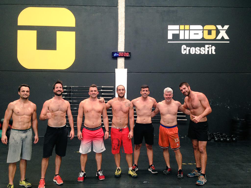 FiiBox's tweet photo. Paso al cuerpo de bomberos de #FiiBox y @CrossfitGala 😂😂😂
#HoraRX #BichosFiiBox #AtletasFiiBox  #GraciasAlex http://t.co/cIAM3d9lZ1