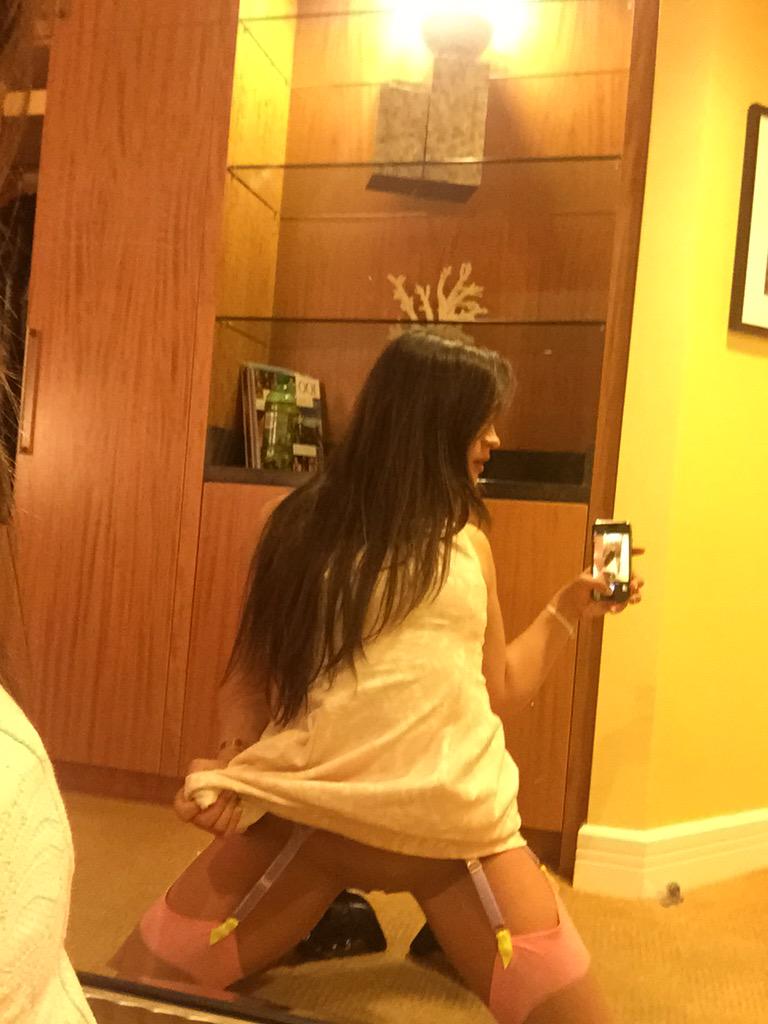 tconradx's tweet photo. Check out what I'm doing throughout the day on @snapgirlz http://t.co/eWxy2lUAuP http://t.co/kdDFNwjW2x
