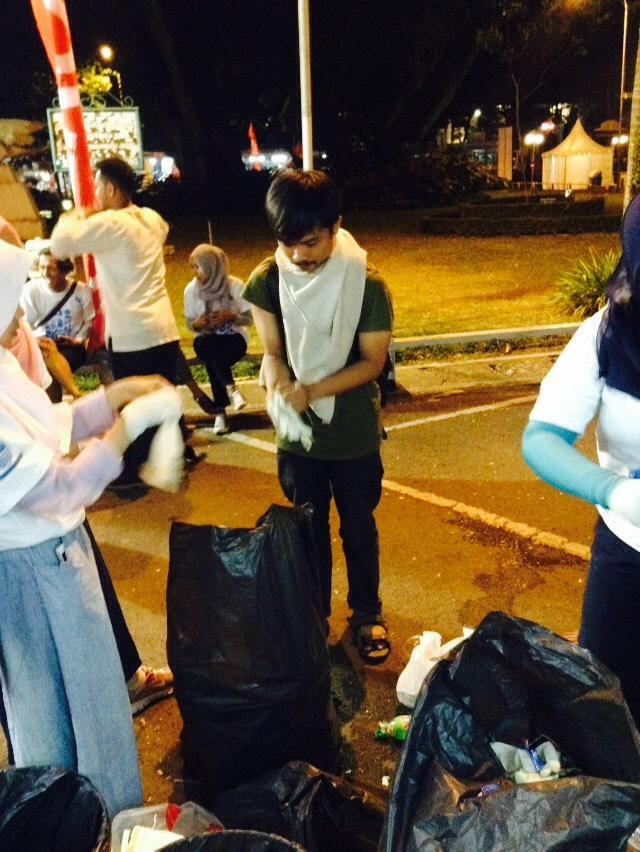 cleanactionid's tweet photo. Belajar &amp; latian bareng2 #PilahSampah di booth @recyclebank_ID yuk di @islamicfest #goodfestival. Seruuu! http://t.co/9KiWa8ngoC