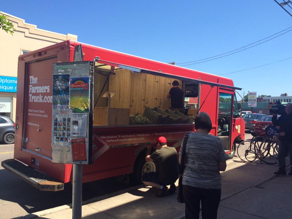 thekeyofkennedy's tweet photo. @thefarmerstruck is officially here! 🐓🍓🌽🍏🍒🍅 #entrepreneursnb http://t.co/iVjBW6jzK7