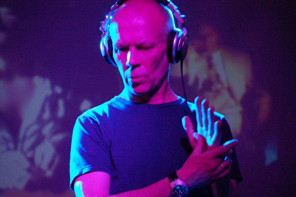 Hoy cumple 55 años Vince Clarke 
Happy birthday Vince!      
