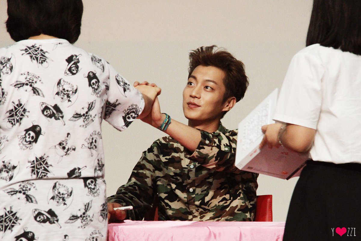detras de un gran grupo , hay un gran lider  :) "#HappyDJDay"