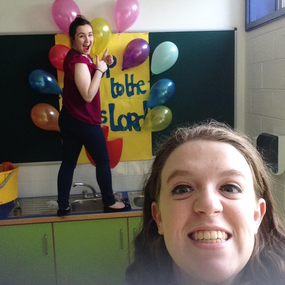 roisinsheridan1's tweet photo. So excited for Monday now that we've got our room decorated! #ILoveMFCamp #teamfaith #cyclec http://t.co/YOelUu0Hpb