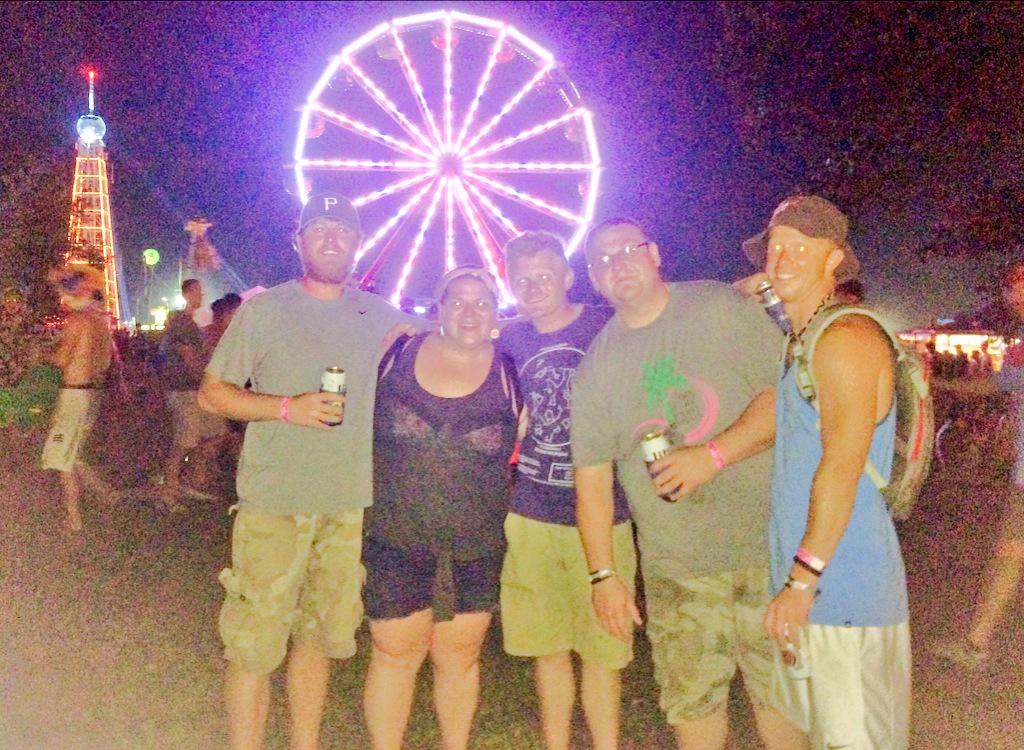 EmzMTay's tweet photo. #FlashbackFriday #thesefellas & #thatferriswheel 😍@Bonnaroo http://t.co/AaRWSxJP5B