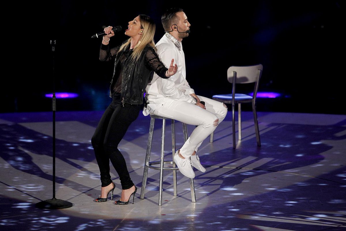 AmiciUfficiale's tweet photo. "strana fobia che non torni, l'anatomia dei miei sogni" 💫 @MarroneEmma @MattiaBriga http://t.co/gm6xSnQBEc #Amici14 http://t.co/qybNMevwHc