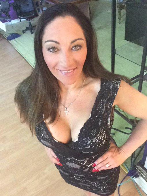 I'm ready to go live on http://t.co/8IWhNgRzzb now boys! Cum join me! ;) http://t.co/Hm9VUgHS4m