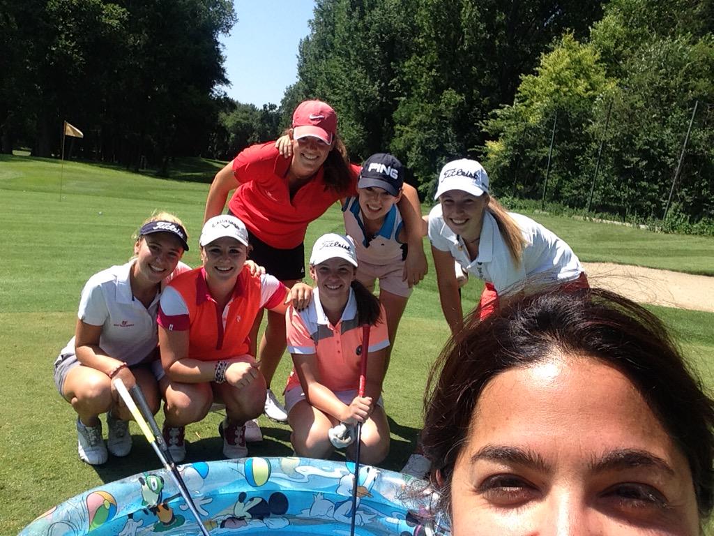 HolpferIsigolf's tweet photo. Selfie time during prep. for team EM⛳️👍☀️😊 http://t.co/7lrBpionHO