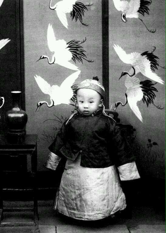 HistoriaDiceQue's tweet photo. En 1908, El Niño emperador Pu Yi, "último emperador", ascendió al trono de China a los tres años. http://t.co/0ZGaFoJo9Y
