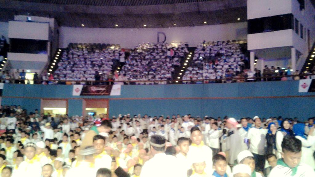 IndiHomeBdg's tweet photo. Telkom Ramadhan 2015 ,1000UKM &amp; 5000 anak yatim @jayayea @mawaluddin @YukBisnisCom http://t.co/tdknlZ6L9Y