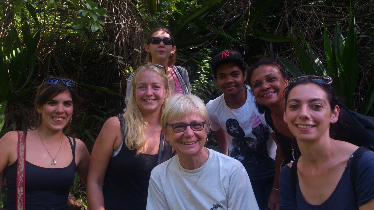 Bénévoles, stagiaires, services civiques, salariés...Nous nous sommes réunis pour relâché des Merles Péis #LaReunion