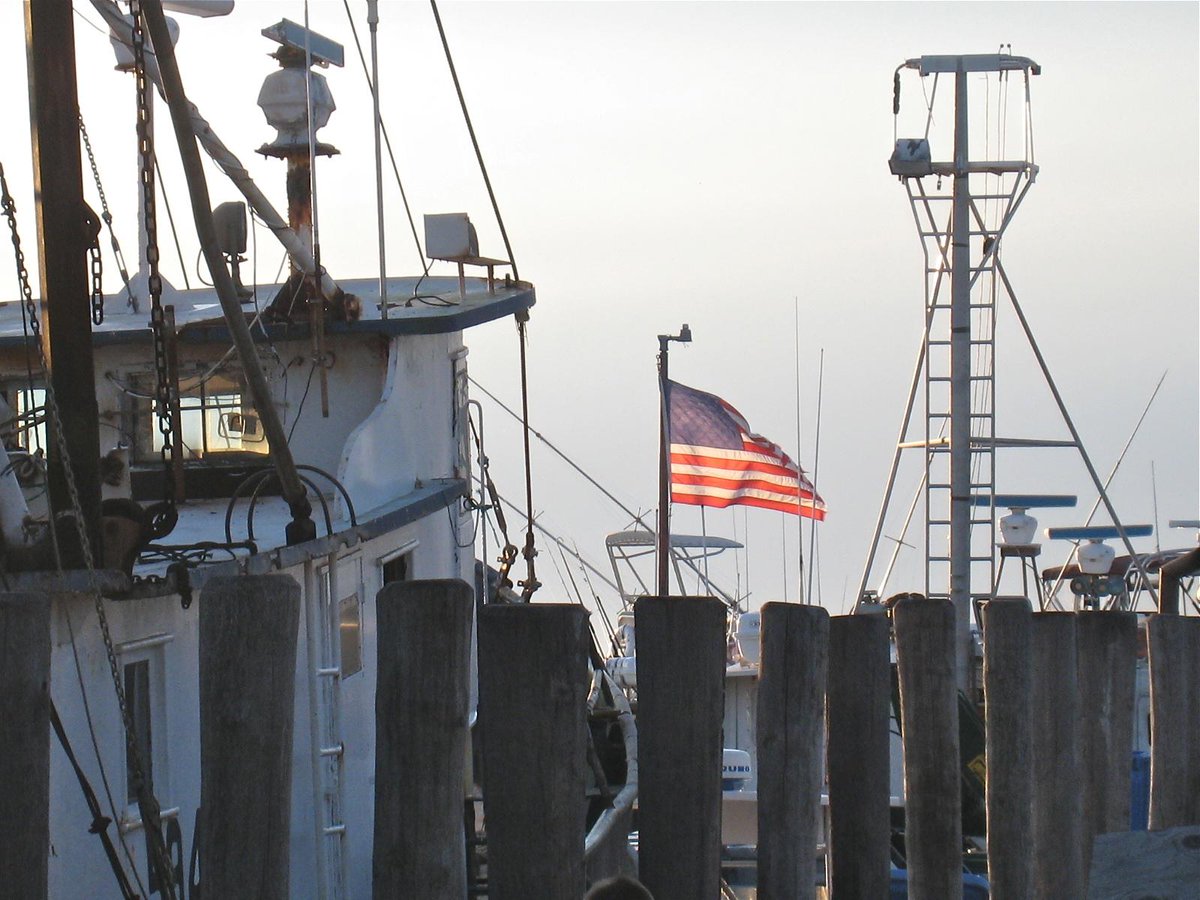 Happy Fourth Everyone . . . Watching <a href="/TurnAMC/">Turn AMC</a> while painting book ~ Loving Rev War History #marthasvineyard