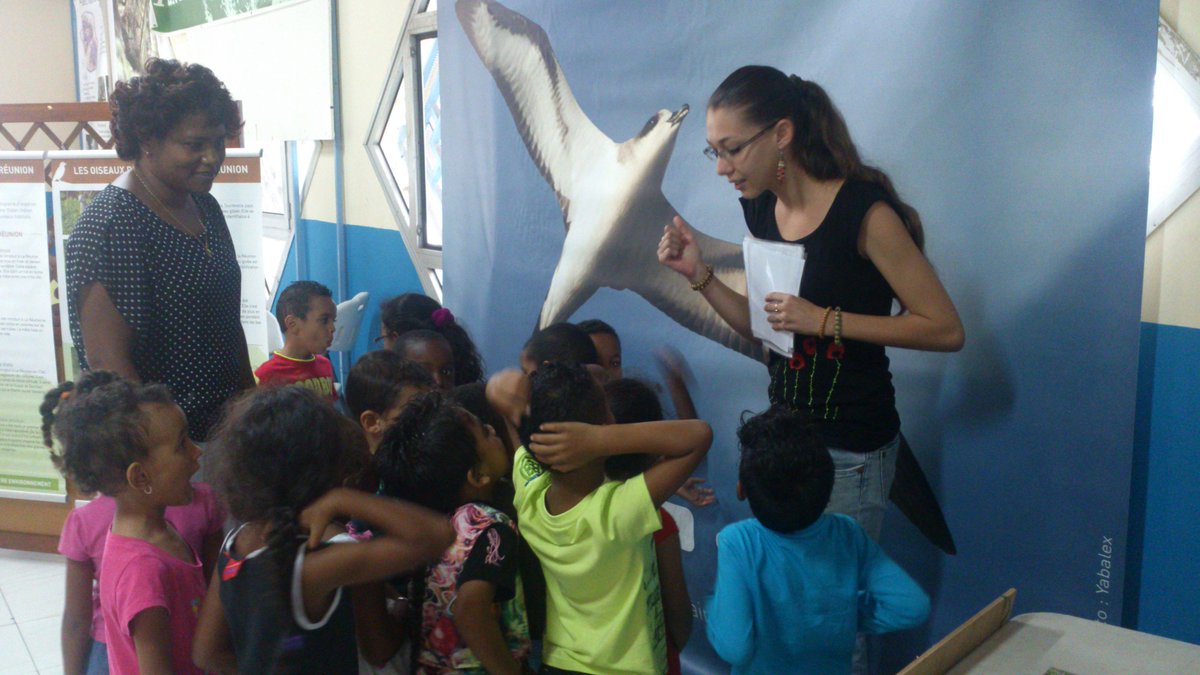 Nous sensibilisons au bout de la rue ! #LaReunion  reunion.la1ere.fr/emissions/jour… (11min18)