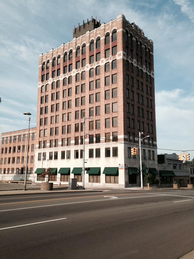 kirkpinhoCDB's tweet photo. The Riker Building at Huron and Wayne streets in downtown Pontiac. #DetroitCRE http://t.co/1L52kVqUJb