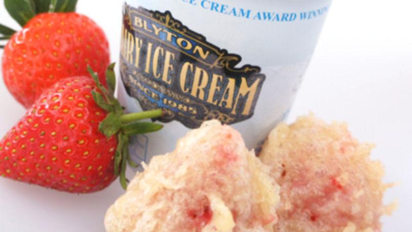 Battered strawberries, scone stealing seagulls &amp; <a href="/GarethBale11/">Gareth Bale</a> does basketball, its Quirker. ow.ly/P8a7F