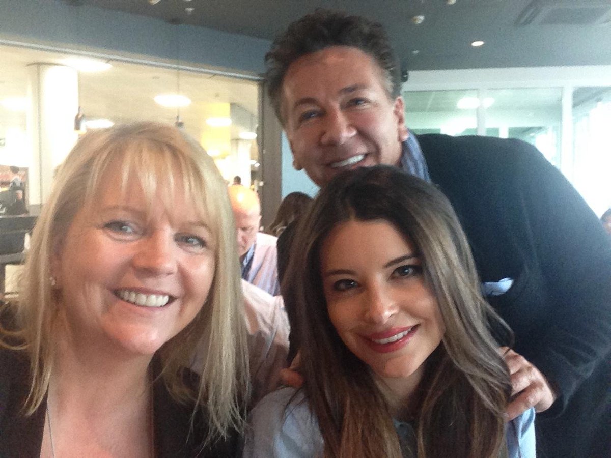 sharilow's tweet photo. This morning's meeting- @rossking, @BriannaDeutsch, tea, muffins, chat. #breakinghollywood #outseptember #muffinlife http://t.co/01dmy53dZB