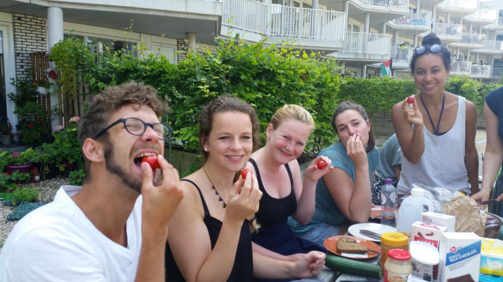 Lekker! Ook <a href="/Starters4C/">Starters4Communities</a> geniet van #tomaatjes <a href="/Rechtstreex/">Rechtstreex</a> #Utrecht #biologisch #lokaal #directvandeboer