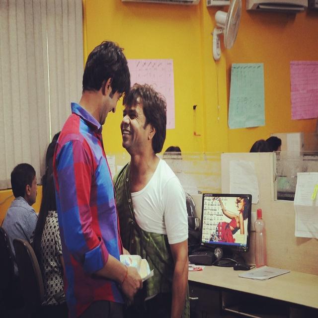 rajpalofficial's tweet photo. Guess what did GP tell JP? @tentej #thodalutfthodaishq 7 days to go !! http://t.co/QqWLFlBfN4