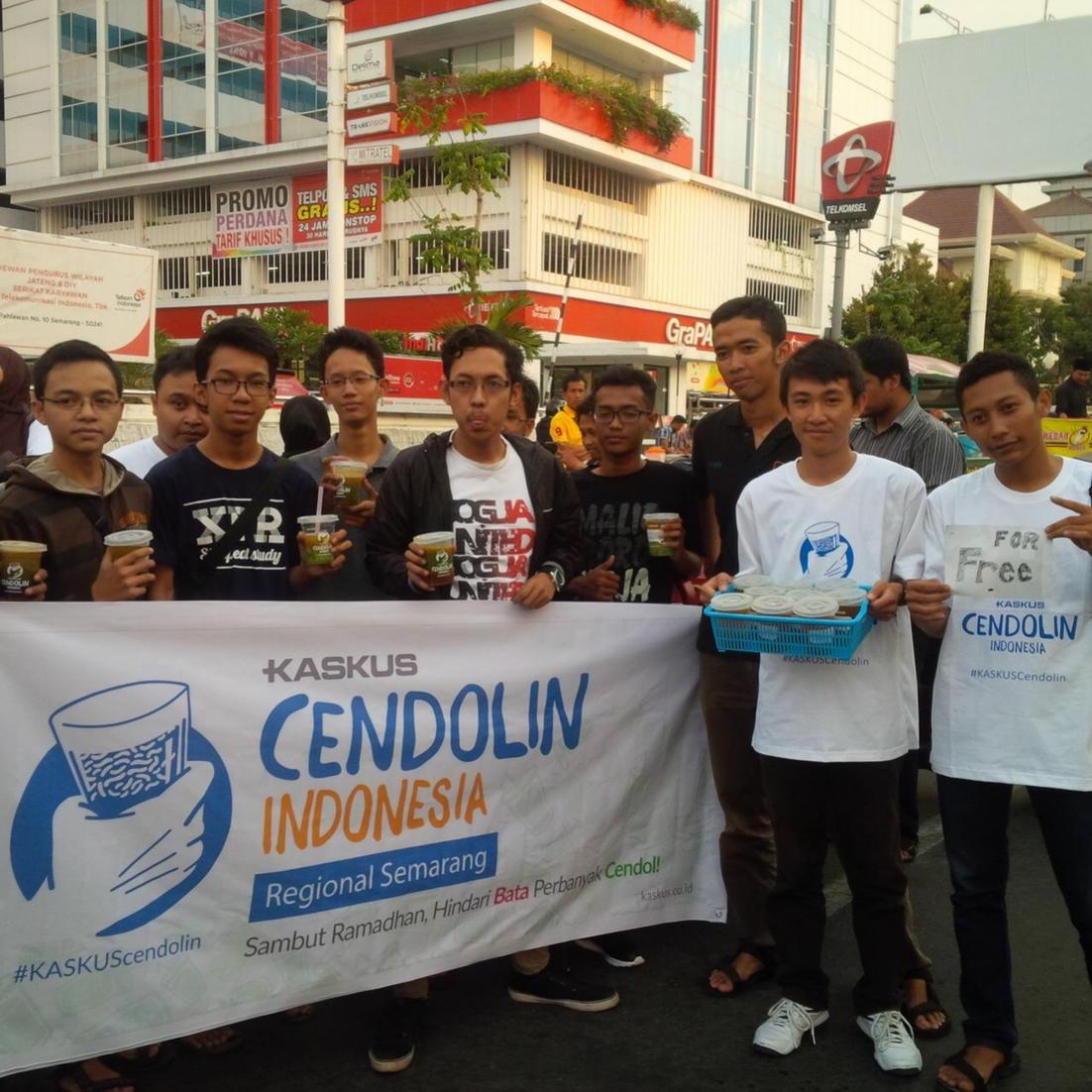 Rekor MURI Dunia, Kaskuser bagi2 dan makan tajil cendol terbanyak 19.450 gelas di seluruh Nusantara hari ini 3/7/15