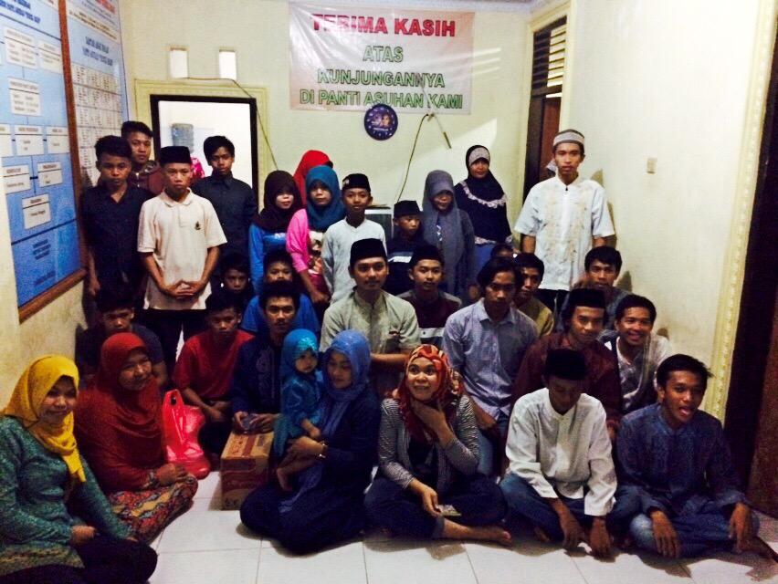 rightness_PA's tweet photo. Buka Puasa Bersama (Baksos) Rightness PA Makassar #PantiAsuhanNurulIman 😇 http://t.co/15K2da9CLG