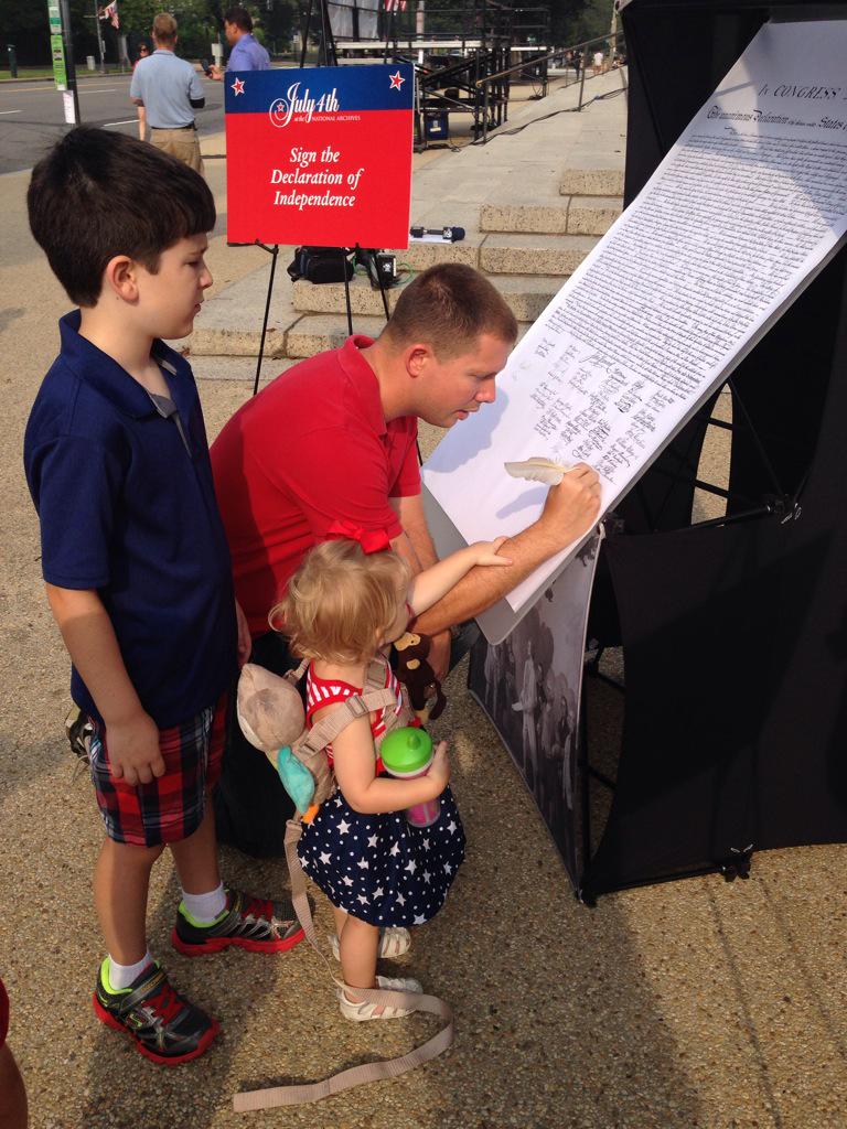USNatArchives's tweet photo. Visitors from South Carolina sign! #isignedthedeclaration http://t.co/3bajhnHd8p