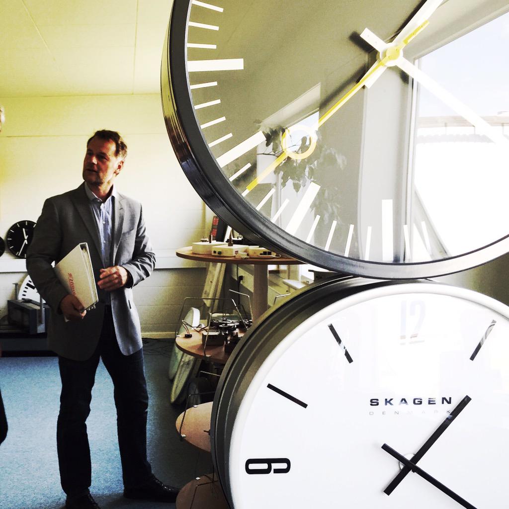 MLarsen_studio's tweet photo. Rocking around the clock today #eltime #mrwatch #watchfactory http://t.co/wpkCQPX1Hz