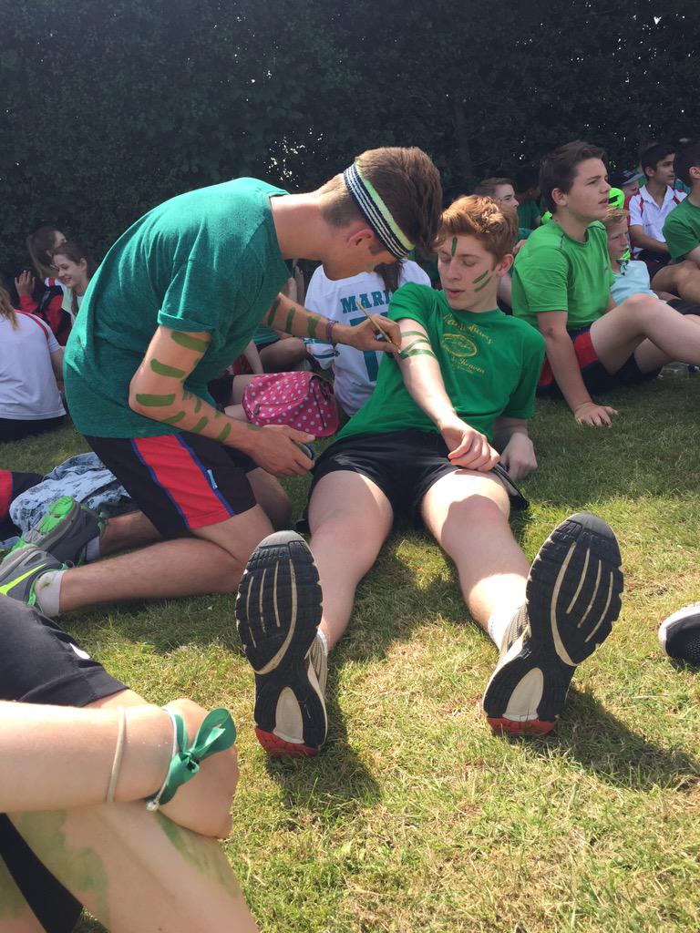 shakespeareCGS's tweet photo. In the spirit for sports day ππΈπππ#shakeitlikeapolaroid #goshakespeare http://t.co/gHTZKM2M8P