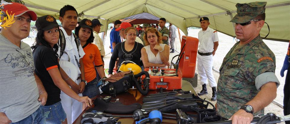 HOSNAGGYE's tweet photo. Hoy viernes Casa Abierta de la Infantería de Marina  http://t.co/sXRKGaMUXh http://t.co/3pKBnX5MmT