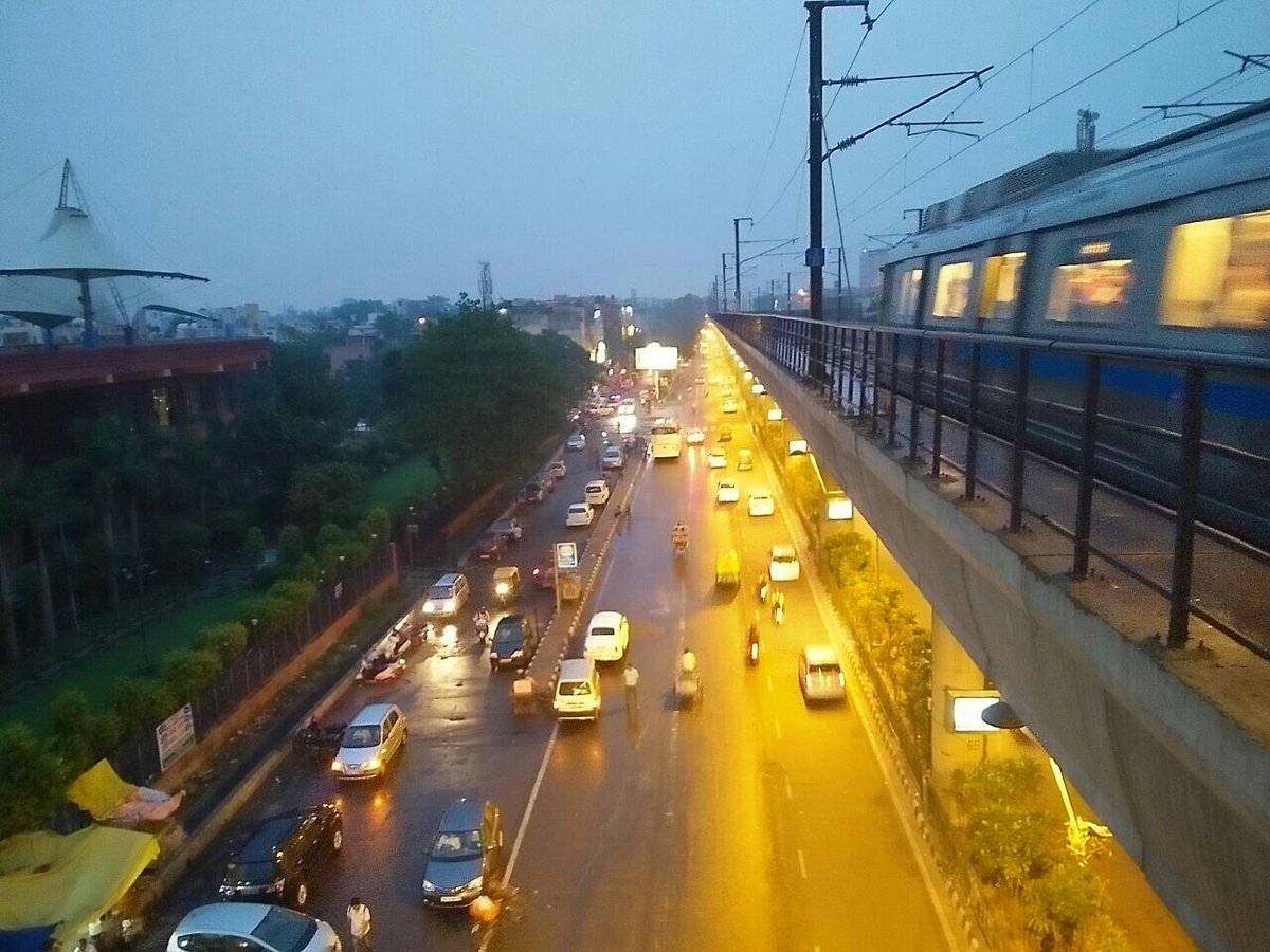 SoDelhi's tweet photo. Unstoppable #Delhi - Captured using #OPPOMirror3 phone. @oppomobileindia #CapturePureImage #OPPO http://t.co/utZtMlIpFX