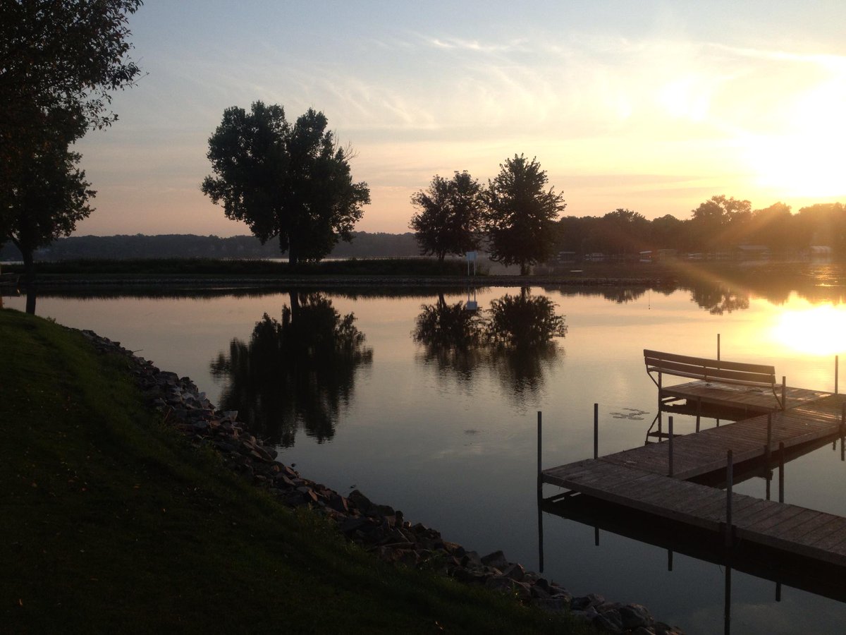SteveAlbersPage's tweet image. Imagine celebrating the #4thofJulyweekend from your #condo with a dock on #LakeMinnetonka!   stevealbers.results.net/homes-for-sale…