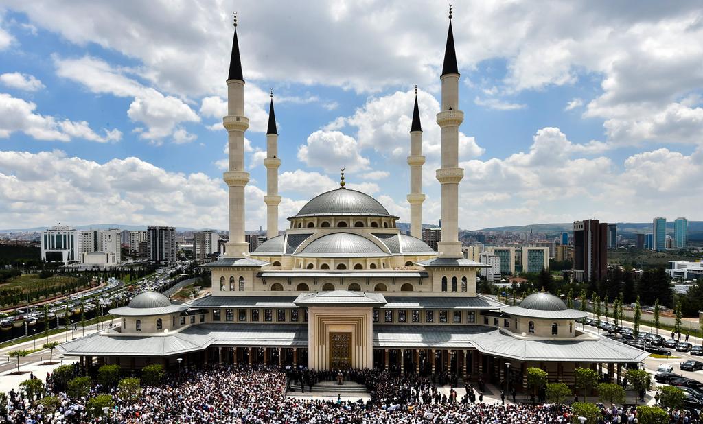 Beştepe Millet Camii'nin, birliğimizin,beraberliğimizin ve kardeşliğimizin güçlenmesine vesile olmasını diliyorum.RTE