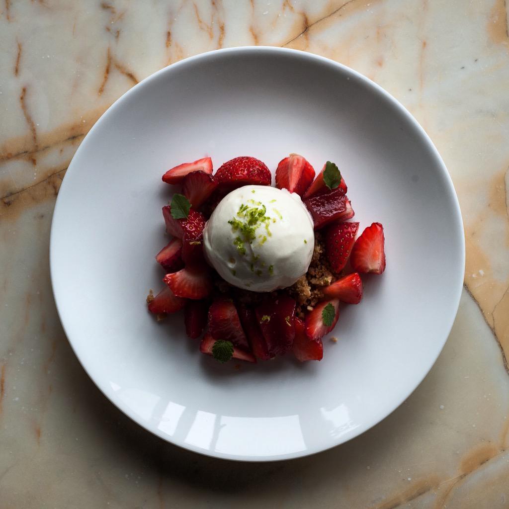 BulldogEdition's tweet photo. Strawberries, Almond and creme fraîche ice cream. @wearehoipolloi @moveyourframe  #brucnh http://t.co/nOLJZFfMFD http://t.co/A3Q7rxiPSh