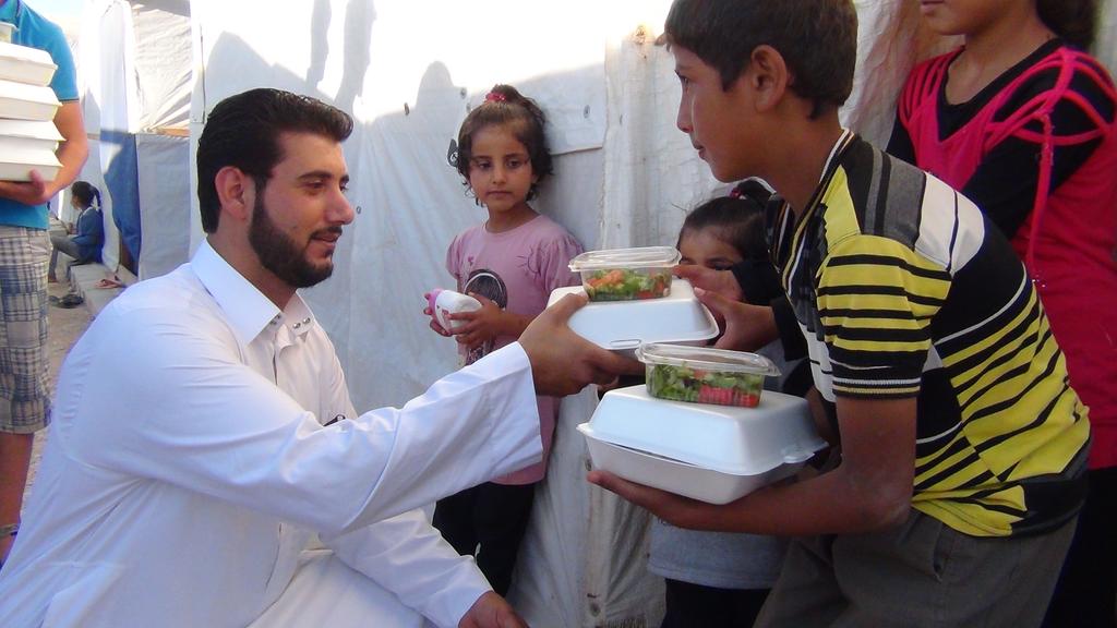 توزيع وجبات افطار صائم تقدمة الاخة ام ريام جزاها الله خيرا