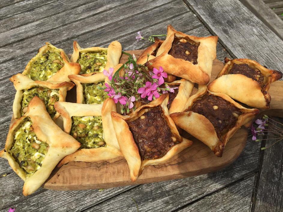 tetas_kitchen's tweet photo. Perfect picnic munchies! #tetaskitchen #fatayers #lebanesefood #delicious http://t.co/Ls7wMd2nI6