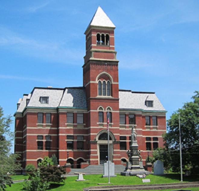 Friends of Historic Kingston offer walking tours and notable sites fohk.org/welcome/discov… such as Kingston City Hall.