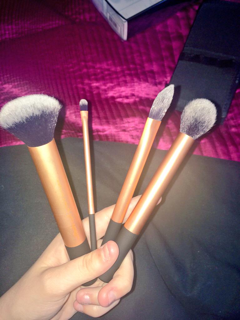 kateelouise_xo's tweet image. Loving my new @realtechniques brushes 😄😍 #Corecollection