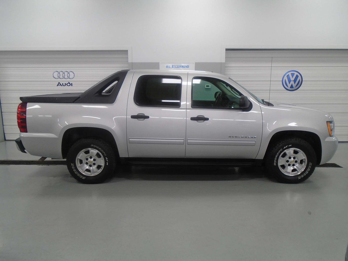 GrahamUsed's tweet image. New on the lot! 2010 @chevrolet #Avalanche w/ ONLY a couple hundred miles over 42K!