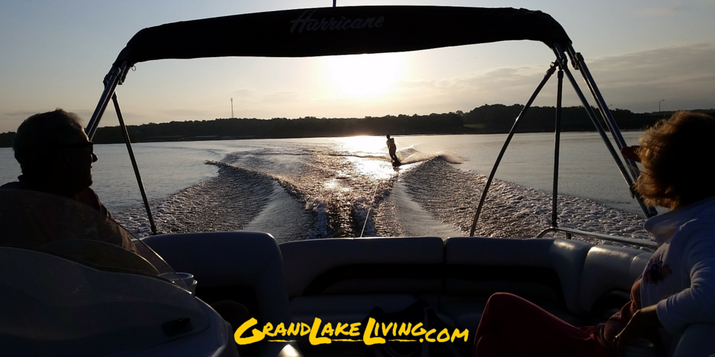 grandlakeliving's tweet image. This is how we roll at #GrandLake #notower #justride