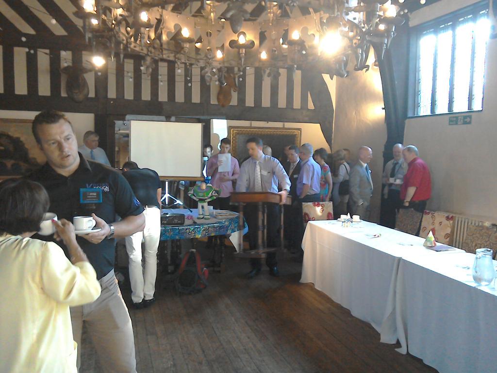 leasedealsuk's tweet image. @Barry_Frampton hi guys yes early day for us today @bnisamlesbury #networkingfriday how are you? #b2bhour